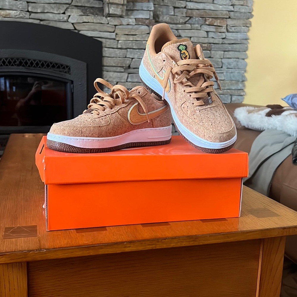 AIR FORCE 1 LOW
"Happy Pineapple" CORK